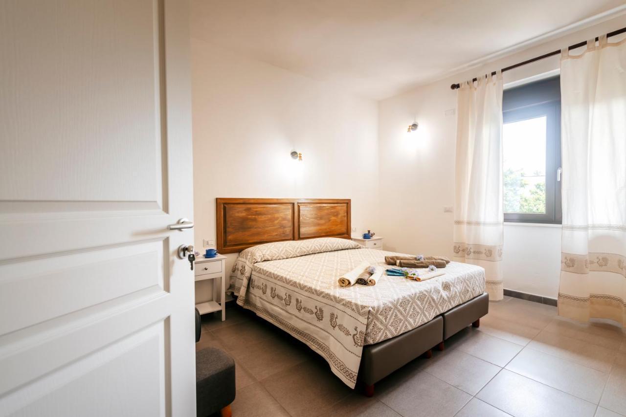 Domo Mediterranea Affittacamere-Guest House Sant'Antioco Bagian luar foto
