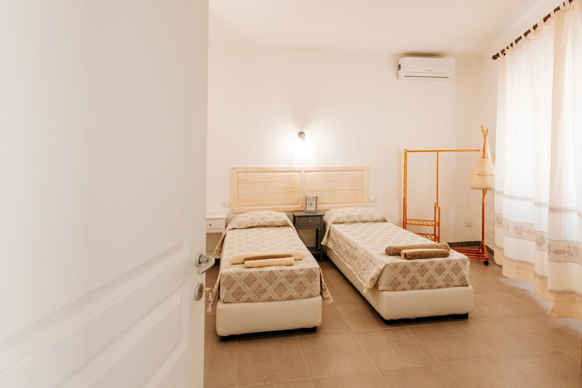 Domo Mediterranea Affittacamere-Guest House Sant'Antioco Bagian luar foto