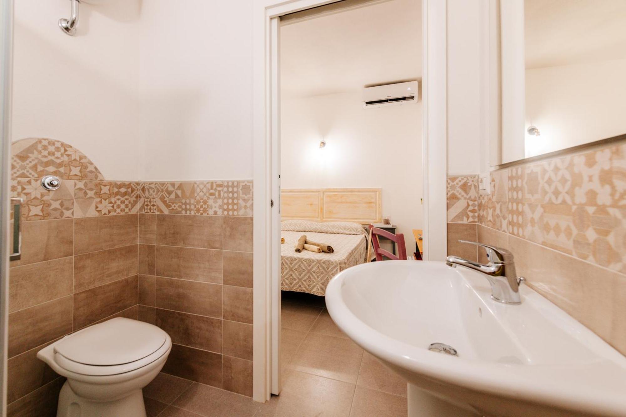 Domo Mediterranea Affittacamere-Guest House Sant'Antioco Bagian luar foto