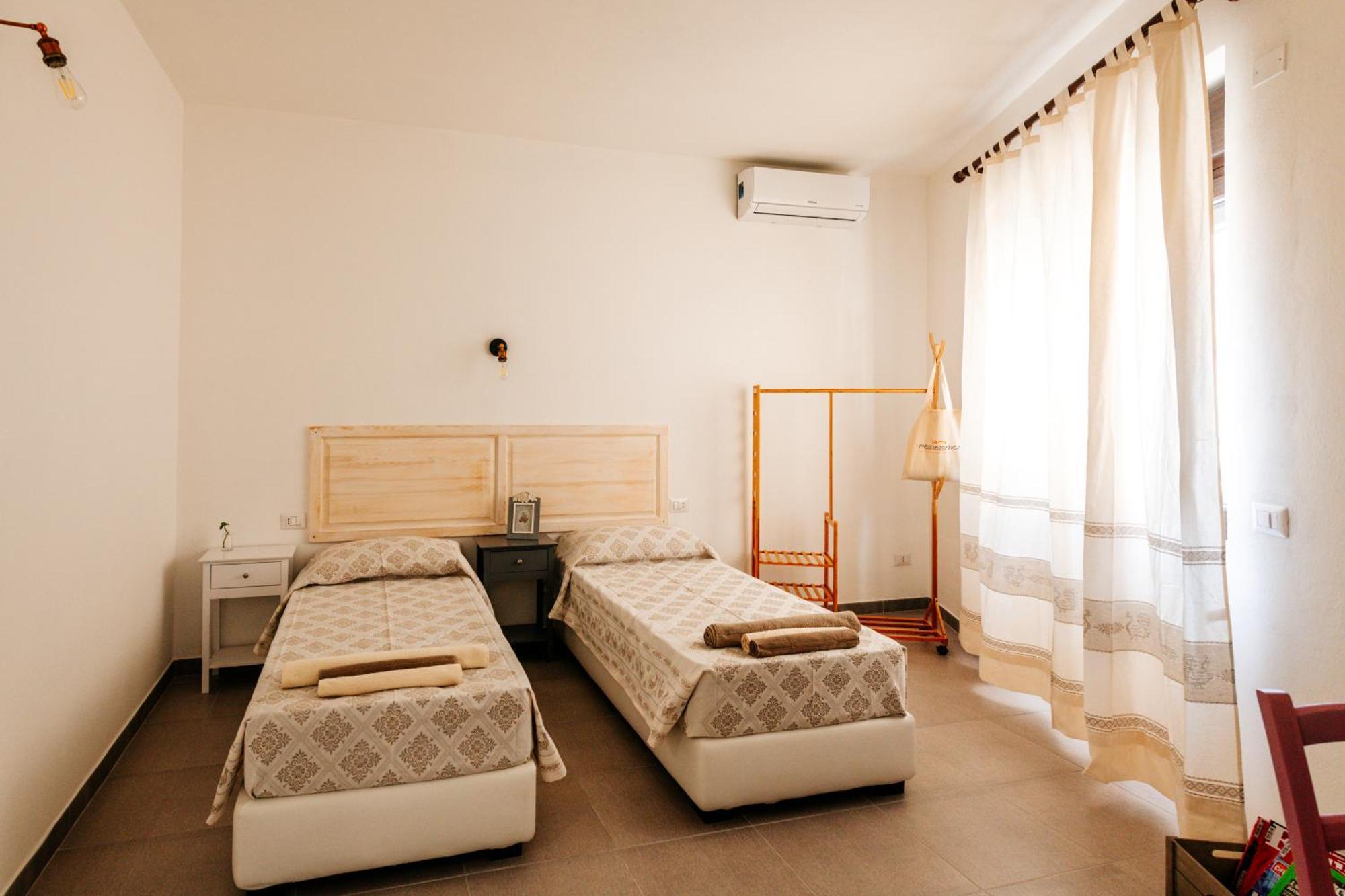 Domo Mediterranea Affittacamere-Guest House Sant'Antioco Bagian luar foto