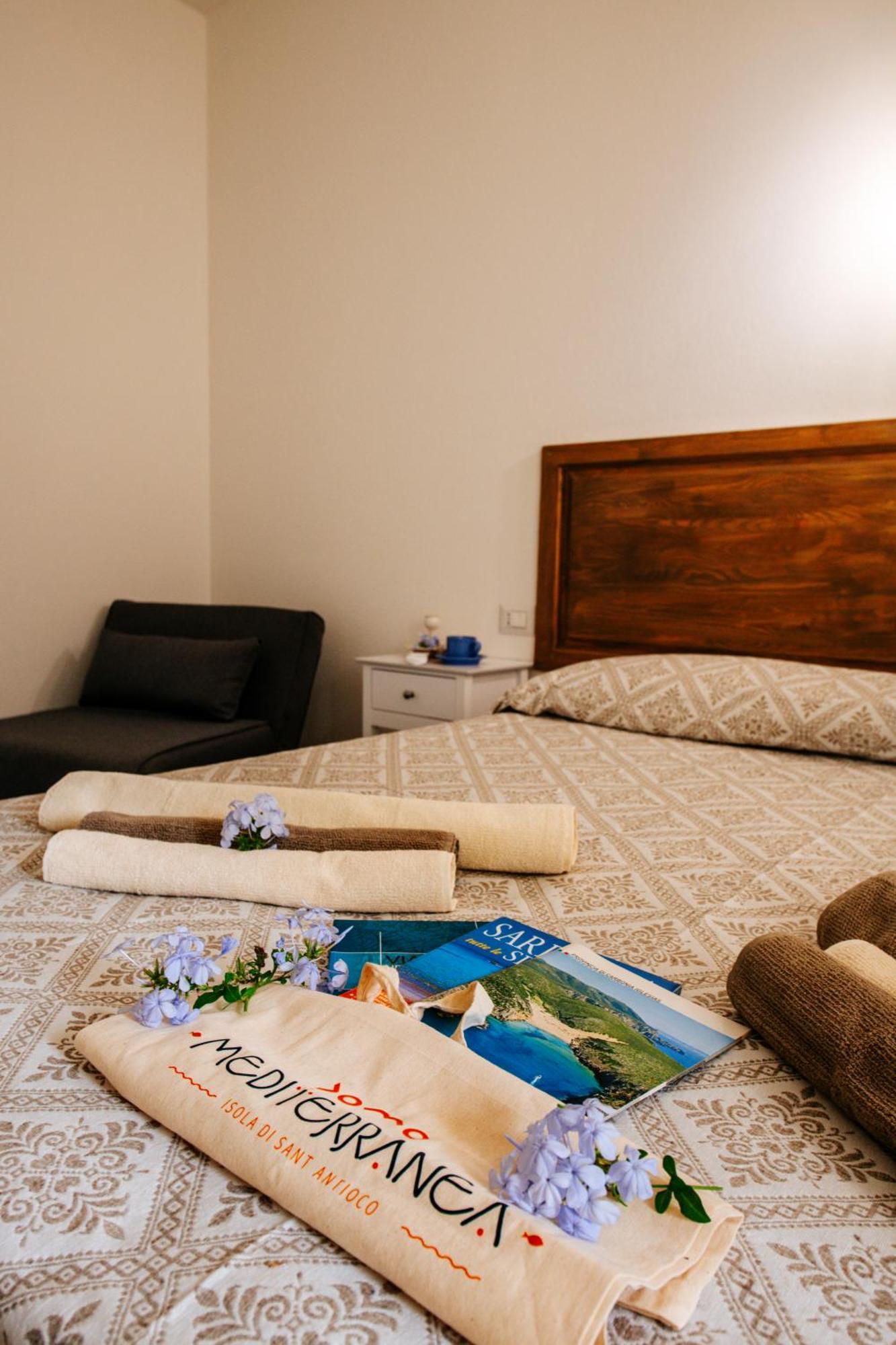 Domo Mediterranea Affittacamere-Guest House Sant'Antioco Bagian luar foto